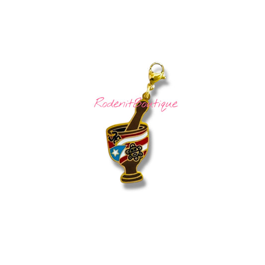 Pilon charm